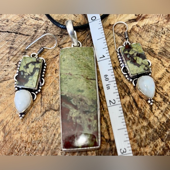 Dragon Bloodstone Jasper & Rainbow Moonstone Pendant & Earrings Set - Picture 6 of 10
